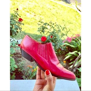 🛑SALE🛑 Vintage Sudini red booties 🌶